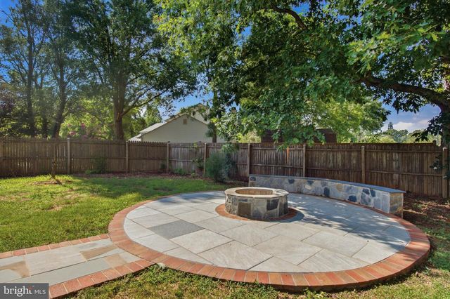 8209 SUNSET DR, Manassas, VA 20110