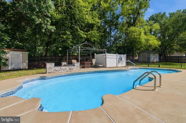 8209 SUNSET DR, Manassas, VA 20110