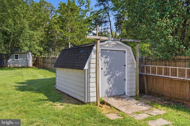 8209 SUNSET DR, Manassas, VA 20110