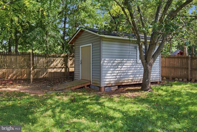 8209 SUNSET DR, Manassas, VA 20110