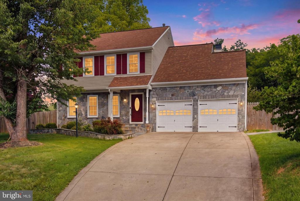 8209 SUNSET DR, Manassas, VA 20110