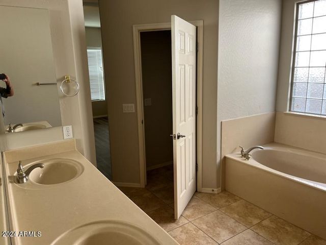 3225 W LEISURE Lane, Phoenix, AZ 85086