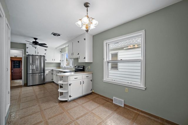 2538 S 75th STREET, West Allis, WI 53219