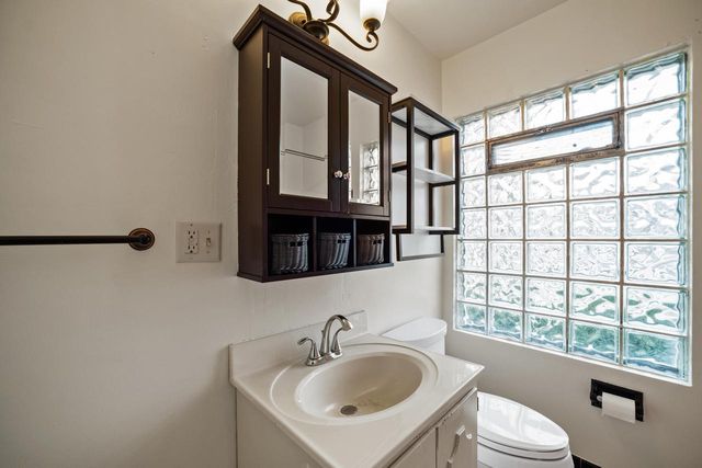 2538 S 75th STREET, West Allis, WI 53219