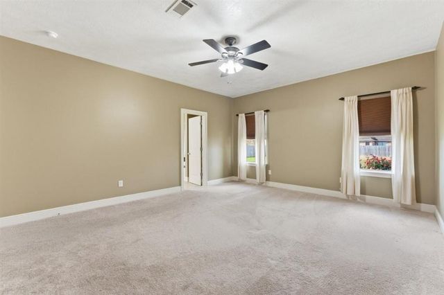 2651 Robinwood Drive E, Moss Bluff, LA 70611