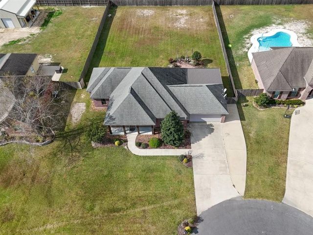 2651 Robinwood Drive E, Moss Bluff, LA 70611