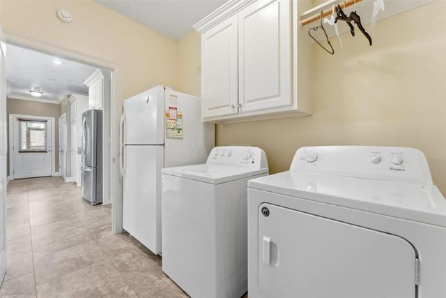 2651 Robinwood Drive E, Moss Bluff, LA 70611