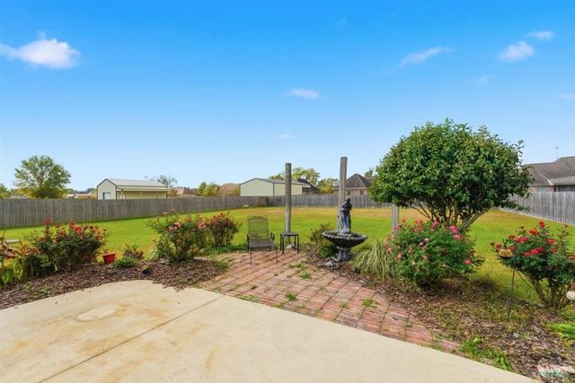 2651 Robinwood Drive E, Moss Bluff, LA 70611