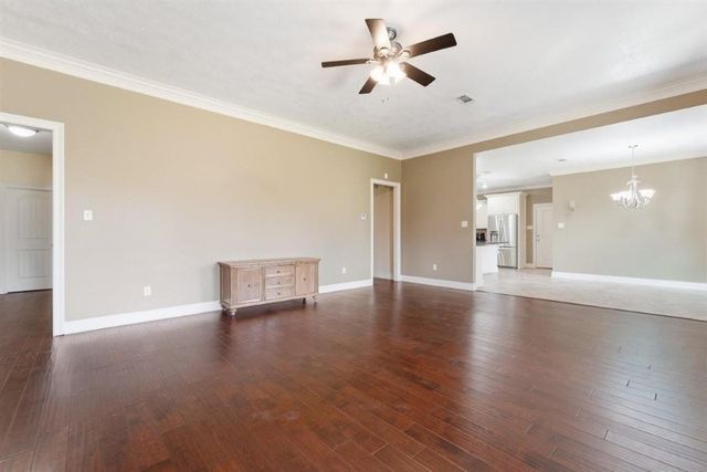 2651 Robinwood Drive E, Moss Bluff, LA 70611