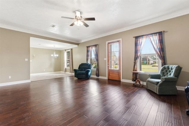 2651 Robinwood Drive E, Moss Bluff, LA 70611