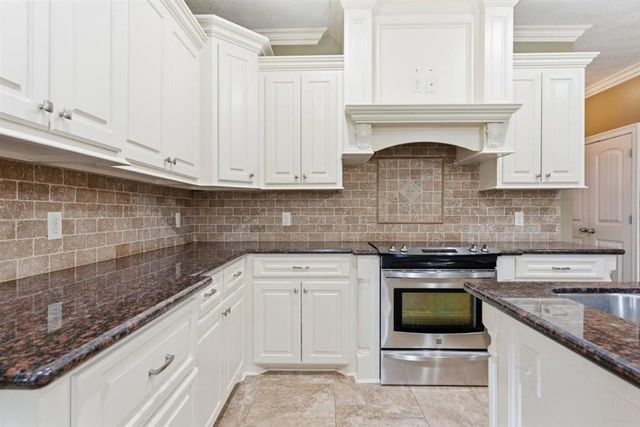 2651 Robinwood Drive E, Moss Bluff, LA 70611