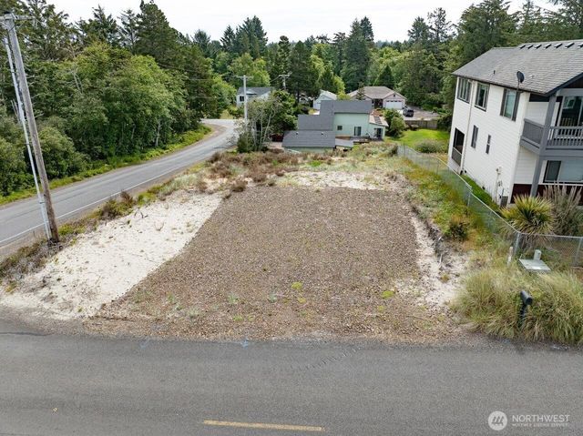 32112 J Place, Ocean Park, WA 98640