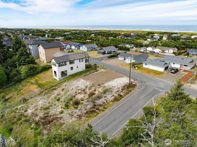 32112 J Place, Ocean Park, WA 98640