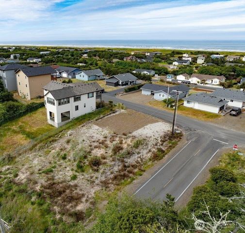 32112 J Place, Ocean Park, WA 98640