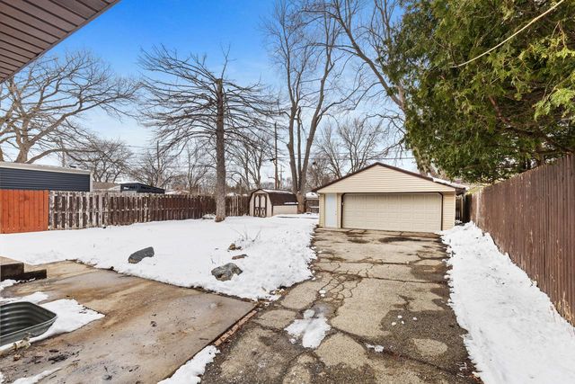 3900 W Kiley AVENUE, Milwaukee, WI 53209