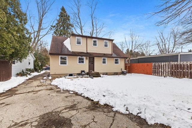 3900 W Kiley AVENUE, Milwaukee, WI 53209