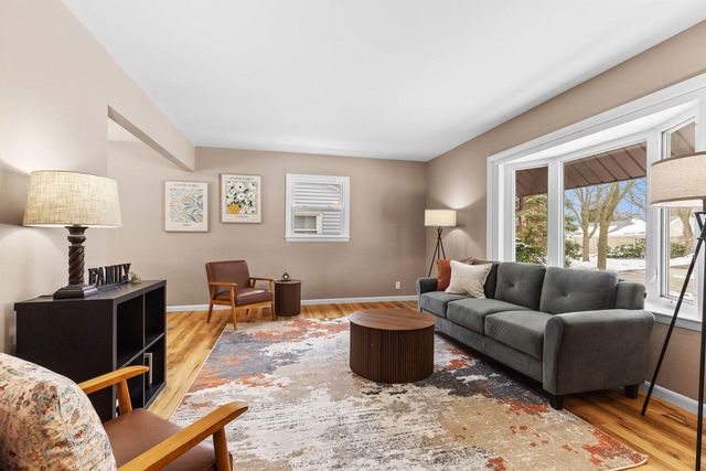 3900 W Kiley AVENUE, Milwaukee, WI 53209