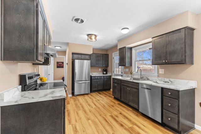 3900 W Kiley AVENUE, Milwaukee, WI 53209