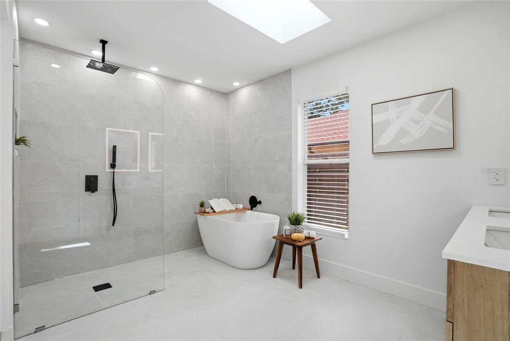 Image 24 of property listing at 4816 79TH AVENUE PLAZA E, Sarasota, FL 34243