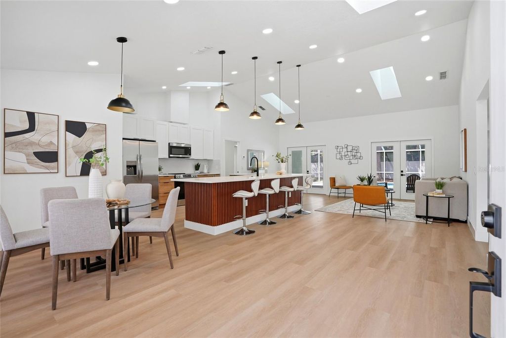 Image 4 of property listing at 4816 79TH AVENUE PLAZA E, Sarasota, FL 34243