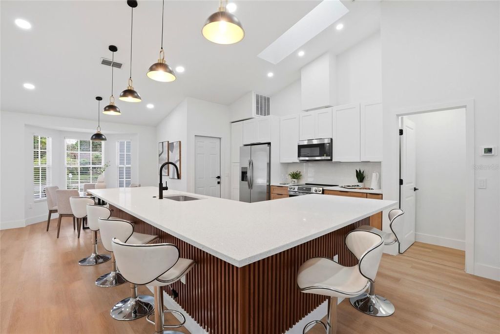 Image 7 of property listing at 4816 79TH AVENUE PLAZA E, Sarasota, FL 34243