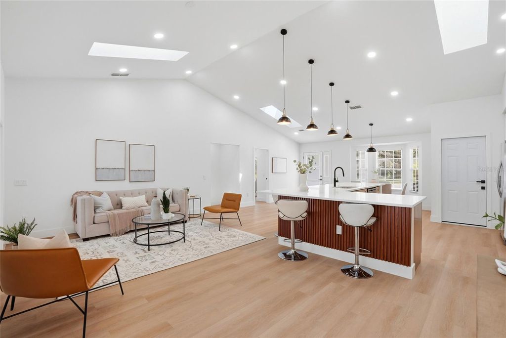 Image 8 of property listing at 4816 79TH AVENUE PLAZA E, Sarasota, FL 34243