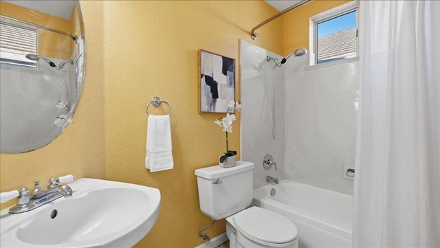420 Falcon Ct, Tracy, CA 95376