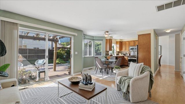 420 Falcon Ct, Tracy, CA 95376