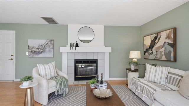 420 Falcon Ct, Tracy, CA 95376