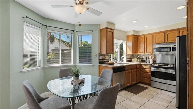 420 Falcon Ct, Tracy, CA 95376