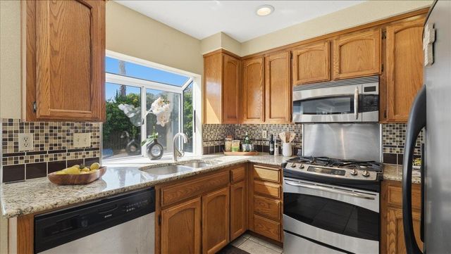 420 Falcon Ct, Tracy, CA 95376