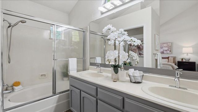 420 Falcon Ct, Tracy, CA 95376