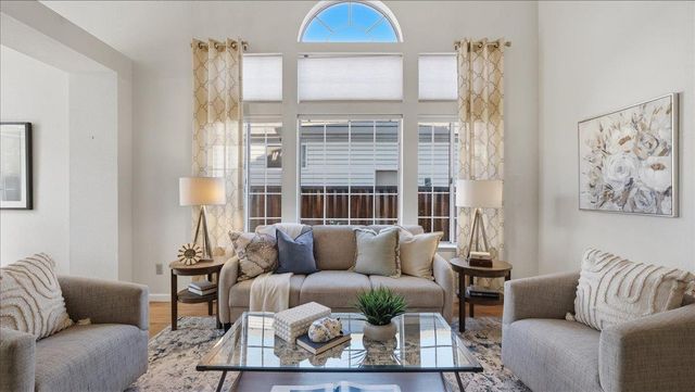 420 Falcon Ct, Tracy, CA 95376