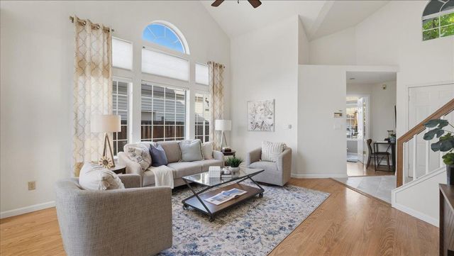 420 Falcon Ct, Tracy, CA 95376