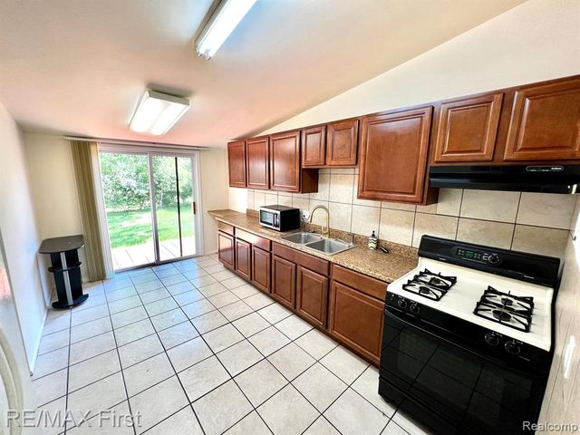 31030 E Cousino Drive, Warren, MI 48092