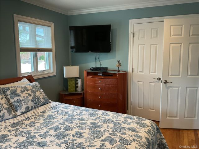 909 Berkshire Drive, Westbury, NY 11590