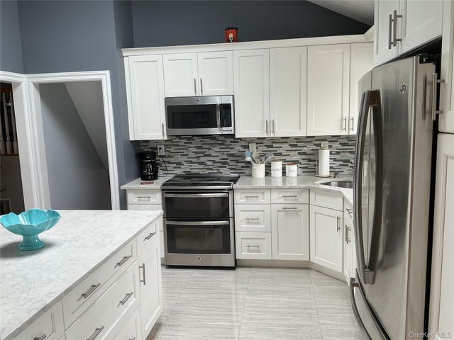 909 Berkshire Drive, Westbury, NY 11590