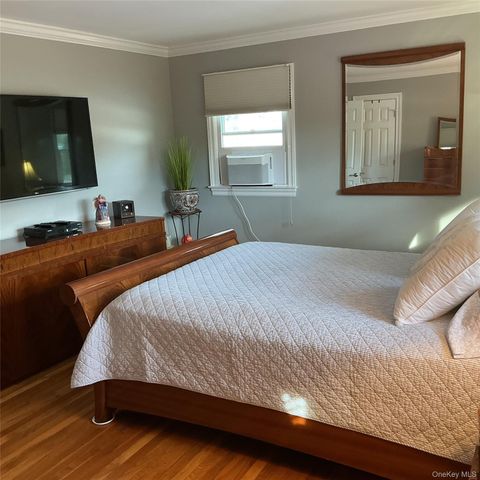 909 Berkshire Drive, Westbury, NY 11590