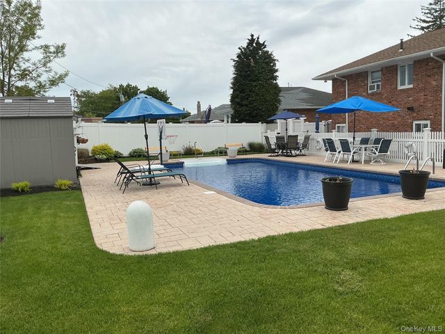 909 Berkshire Drive, Westbury, NY 11590