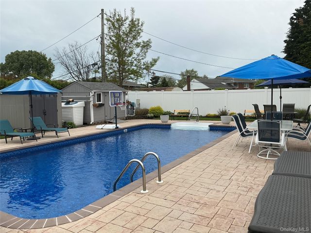 909 Berkshire Drive, Westbury, NY 11590
