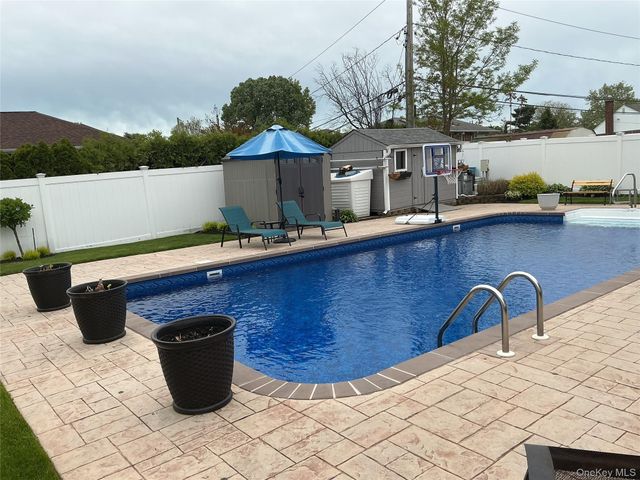 909 Berkshire Drive, Westbury, NY 11590