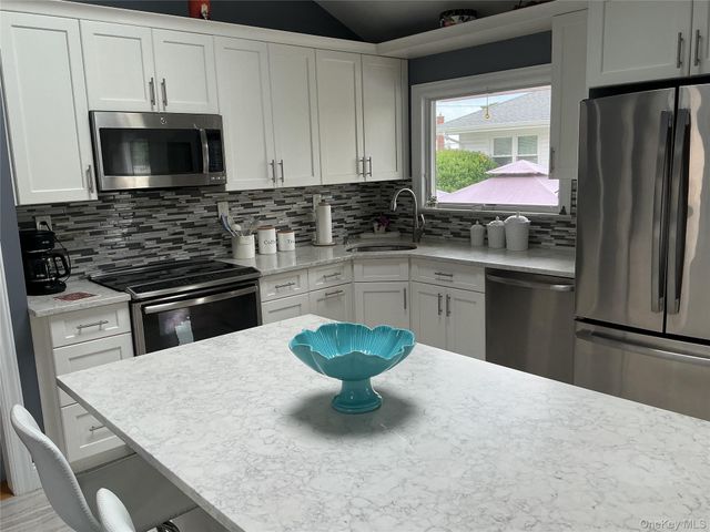 909 Berkshire Drive, Westbury, NY 11590