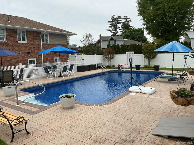 909 Berkshire Drive, Westbury, NY 11590