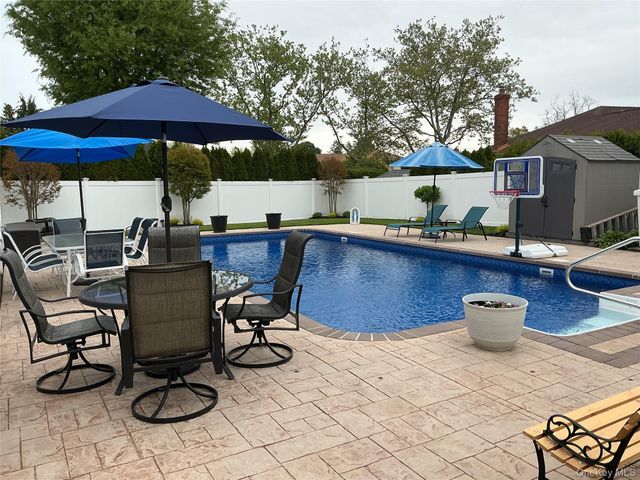 909 Berkshire Drive, Westbury, NY 11590
