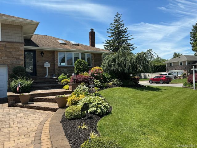 909 Berkshire Drive, Westbury, NY 11590