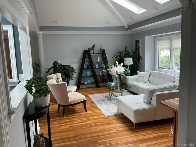 909 Berkshire Drive, Westbury, NY 11590
