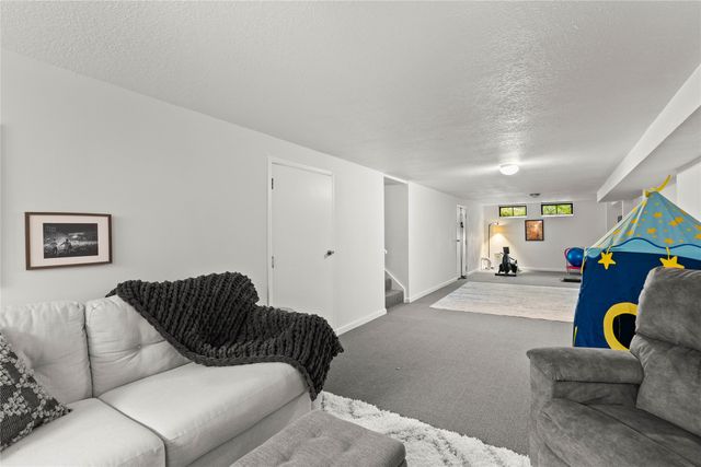 3313 Brookview Drive, West Des Moines, IA 50265