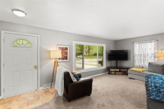 3313 Brookview Drive, West Des Moines, IA 50265