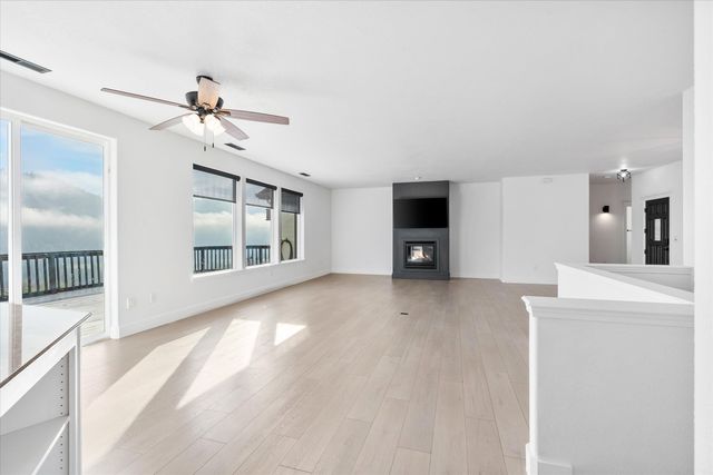 1401 7th Avenue, Gold Hill, OR 97525