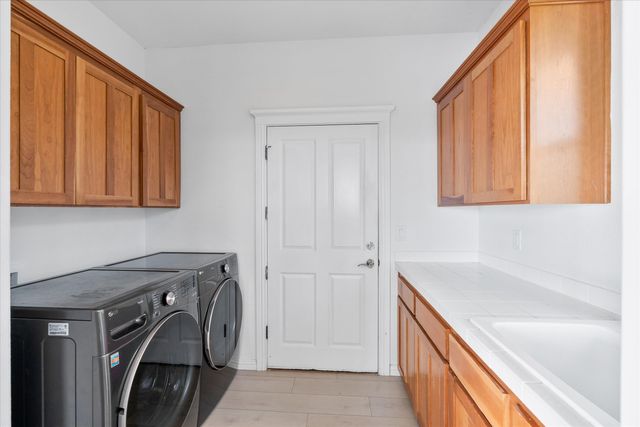 1401 7th Avenue, Gold Hill, OR 97525